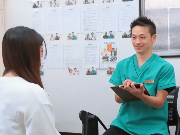 施術の流れ:問診票の記入 & カウンセリング